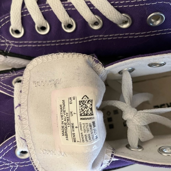 Purple Converse shoes - Picture 2 of 3